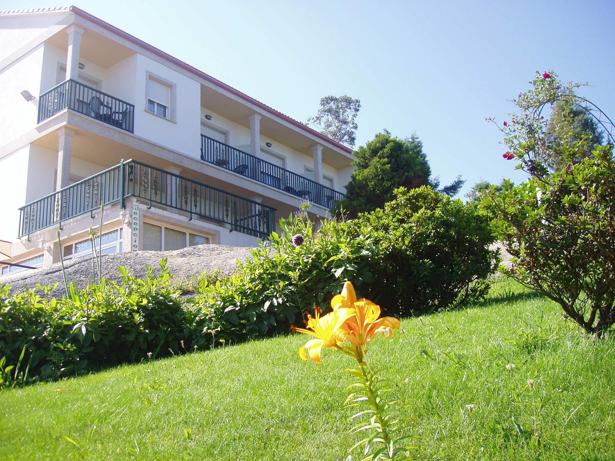 Hotel & Apartamentos Cons Da Garda San Vicente do Grove Exterior photo